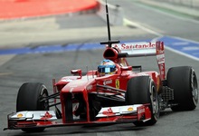 Fernando Alonso rueda con el F138 en el circuito de Montmel. | Cordon Press