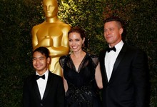 Angelina Jolie, Brad Pitt y su hijo Maddox en los Gobernors Awards | Cordon Press