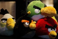 Unos peluches de 'Angry Birds' en exposicin en una tienda de Hong Kong. | Cordon Press