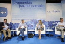 Antol�n Sanz, el segundo por la izquierda, y Tom�s Burgos, a la derecha.