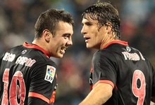 Iago Aspas (i) celebra su gol junto a Mario Bermejo. | EFE