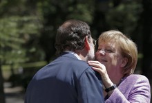 Merkel saluda a Rajoy en la recepci�n | Cordon Press