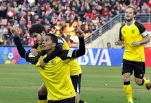 Carlos Bacca celebra el primer gol del Sevilla. | EFE