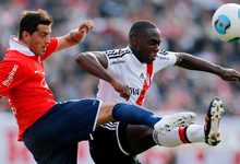 �der �lvarez Balanta (d), durante un partido ante Independiente. | Cordon Press