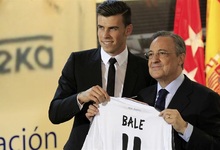 Gareth Bale y Florentino Prez durante su presentacin como jugador del Real Madrid. | EFE
