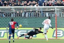 Balotelli marca de penalti ante el Cagliari. | EFE