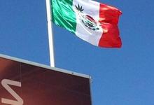 Bandera de Mexico con la hoja de marihuana. | EFE