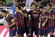 Los jugadores del Bara celebran uno de los goles en Vallecas. | EFE