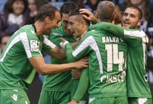 Los jugadores del Betis celebran un triunfo de oro. | EFE