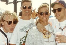 Bobby (primero por la derecha) junto a cuatro amigos en el maratn de Boston en los aos 90 | Bobby de Luca