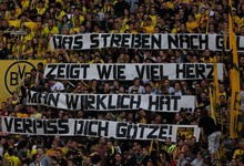 Una de las pancartas que pudieron verse hoy en el estadio del Borussia Dortmund. | Twitter