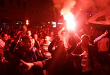 Seguidores bosnios celebran la histrica clasificacin de su seleccin para el Mundial. | Cordon Press