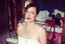 La cuada de Cameron preparada para su boda, mientras duerme el premier britnico | Instagram