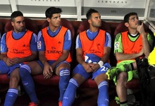 Casillas, en el banquillo del estadio de Los Crmenes. | EFE