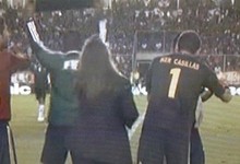 Momento del cambio en el que entra Casillas al campo. 