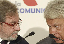 Juan Luis Cebrin y Felipe Gonzlez durante el acto | EFE