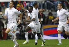 Giroud celebra el tanto como si hubiera ganado el Mundial. Bien lo puede valer. | EFE