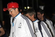 Cristiano Ronaldo y el escudo del Real Madrid tapado.