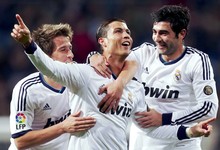 Cristiano Ronaldo celebra uno de sus tres goles al Sevilla. | Cordon Press