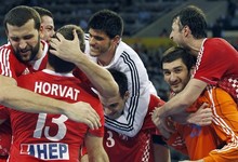 Los jugadores croatas celebran el bronce. | EFE