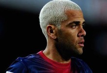 Dani Alves, en una imagen reciente con el Barcelona. | EFE