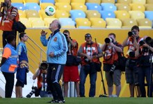 Del Bosque dirige el entrenamiento de la seleccin espaola en el mtico Maracan. | EFE