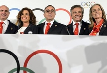 Alejandro Blanco (c), junto a Luis de Guindos, Ana Botella, Samaranch Jr. y Theresa Zabell. | EFE