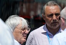 Bernie Ecclestone conversa con Stoichkov en el circuito urbano de Valencia. | Cordon Press