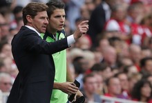 Erik Lamela recibe instrucciones de su entrenador, Andr Vilas Boas | Cordon Press