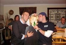 Foto publicada en Facebook que provoc grandes problemas al escritor de discursos de Obama, Jon Favreau (a la izquierda).