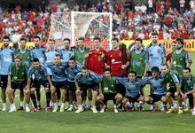 os jugadores espa�oles, junto a David Cal en el estadio de Pasar�n. | EFE