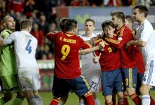 Tangana al final del partido en El Molinn. | EFE