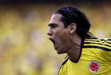Falcao celebra uno de sus dos goles a Paraguay. | EFE