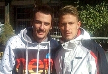 Floro Flores, esquiando en Sierra Nevada con un amigo. | Foto: Twitter