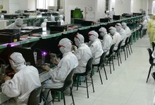 Trabajadores de Foxconnn en Shenzen (China) | Wikipedia