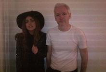 Lady Gaga y Julian Assange