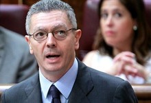 El ministro, en una sesin de control en el parlamento | Archivo