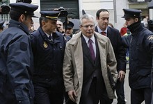 El juez Garzn, escoltado por la Polica. | Cordon