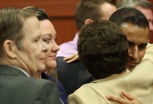 Familiares y amigos de Zimmerman celebran el veredicto | Cordon Press