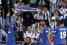 Pedro Len celebra su gol a la Real Sociedad. | EFE
