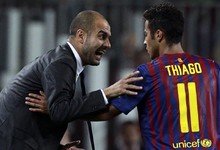 Guardiola da indicaciones a Thiago cuando entrenaba al Bara. | Archivo