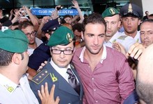 Gonzalo Higuan, a su llegada al aeropuerto de Roma. | EFE