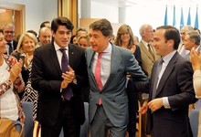 Ignacio Gonzlez durante la reunin que ha mantenido hoy con los diputados del grupo parlamentario popular de la Asamblea. | EFE