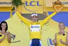 Daryl Impey posa con el maillot amarillo de lder en la meta de Montpellier. | Cordon Press