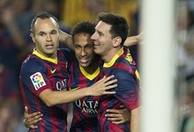 Iniesta, Neymar y Messi celebran el gol del brasileo ante la Real Sociedad. | EFE