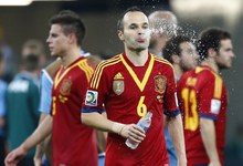 Andrs Iniesta bebe agua durante la pasada Copa Confederaciones. | Cordon Press