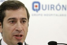 El encargado de leer los partes m�dicos del Rey, Javier de Joz | Efe