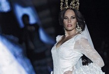 Jessica Bueno, peinada por Cerrato en un desfile reciente | Twitter