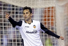 Jonas celebra uno de sus goles con el Valencia. | EFE