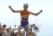 Juan Manuel Grate celebra su triunfo en Mont Ventoux en 2009. | Cordon Press